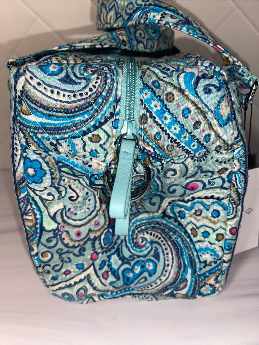 Vera Bradley iconic 100 Bag in Daisy Dot Paisley - new - Picture 6 of 10